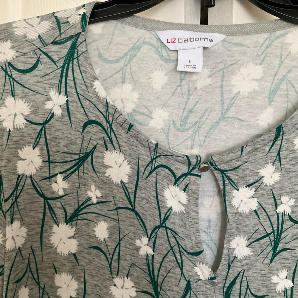 Liz Claiborne Green and White Leaf Print Top